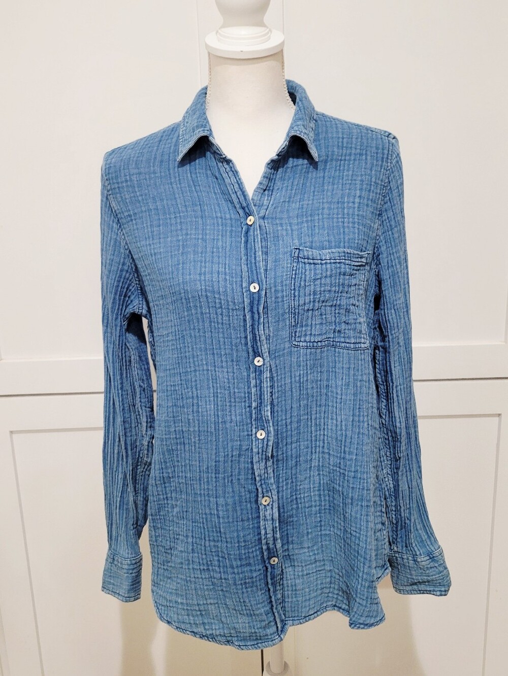 Lola River Blue 100% Cotton Gauze Coastal Shell Button-Up Shirt | Size Large
